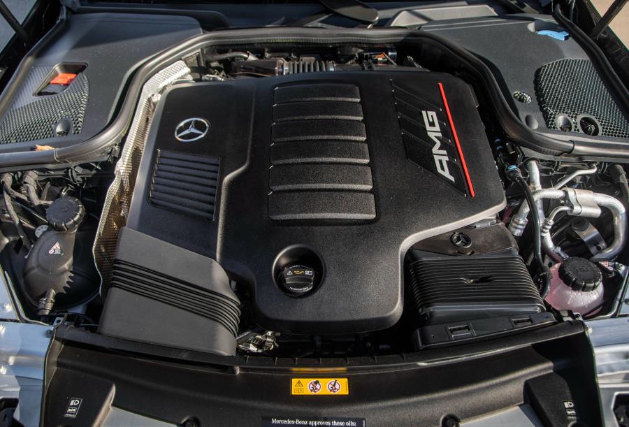 Моторный отсек Mercedes-AMG CLS53 4Matic+ (C257) 2018 года  (NA) (фото 11 из 40)